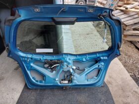 TOYOTA Csomagtérajtó (Részeivel)