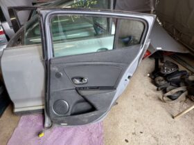 RENAULT Jobb hátsó Ajtó (Részeivel)