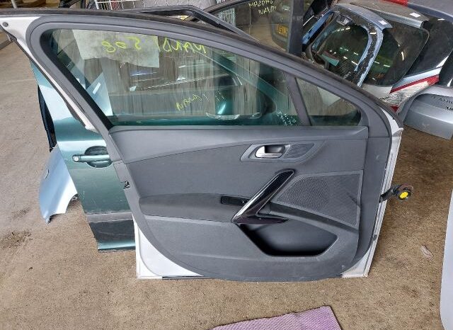 
								PEUGEOT Bal első Ajtó (Részeivel) full									