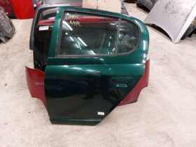 TOYOTA Bal hátsó Ajtó (Részeivel)