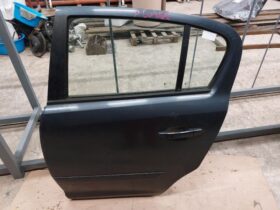 OPEL Bal hátsó Ajtó (Részeivel)