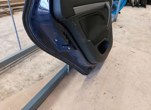 
								SKODA Bal hátsó Ajtó (Részeivel) full									