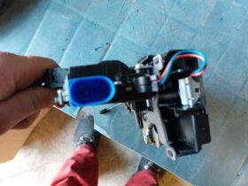 SKODA Jobb első Zárbetét