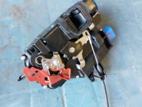 SKODA Jobb első Zárbetét