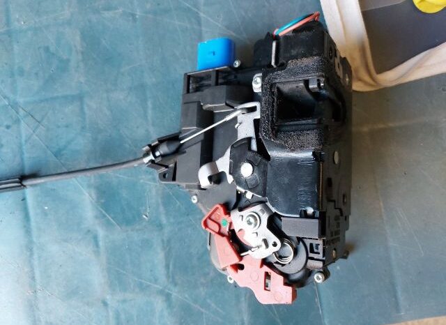 
								SKODA Bal első Zárbetét full									