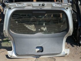 TOYOTA Csomagtérajtó (Részeivel)