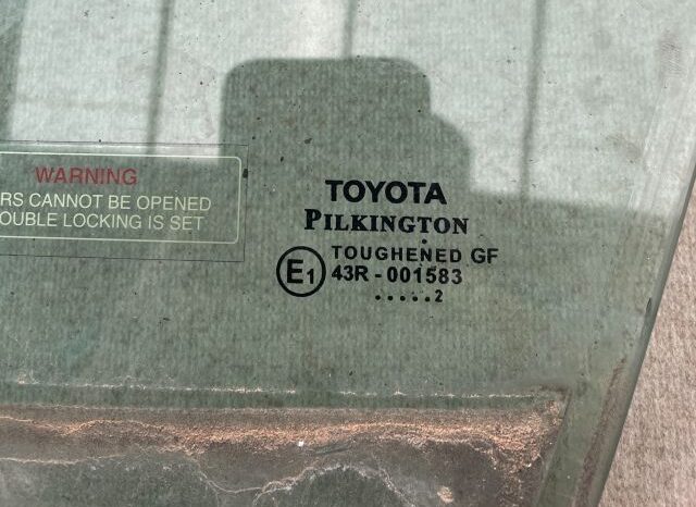 
								TOYOTA Bal első Ablak full									