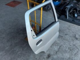SUZUKI Jobb hátsó Ajtó (Részeivel)