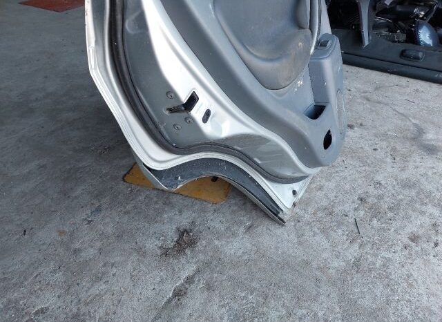 
								TOYOTA Bal hátsó Ajtó (Részeivel) full									