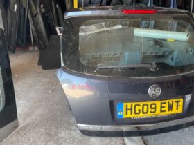 OPEL Csomagtérajtó (Részeivel)