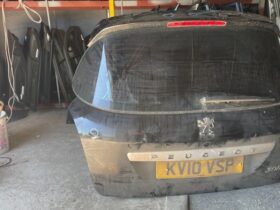 PEUGEOT Csomagtérajtó (Részeivel)