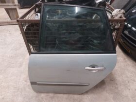 RENAULT Bal hátsó Ajtó (Részeivel)