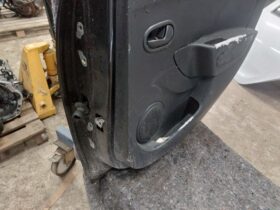 DACIA Jobb hátsó Ajtó (Részeivel)