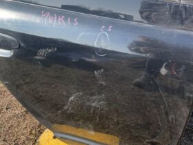 TOYOTA Jobb hátsó Ajtó (Részeivel)