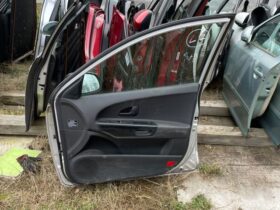 KIA Jobb első Ajtó (Részeivel)