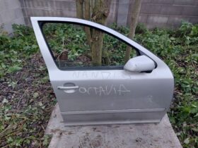 SKODA Jobb első Ajtó (Részeivel)