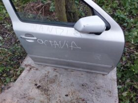 SKODA Jobb első Ajtó (Részeivel)