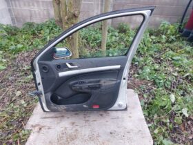 SKODA Jobb első Ajtó (Részeivel)