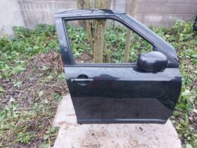 SUZUKI Jobb első Ajtó (Részeivel)