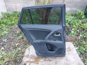 TOYOTA Bal hátsó Ajtó (Részeivel)