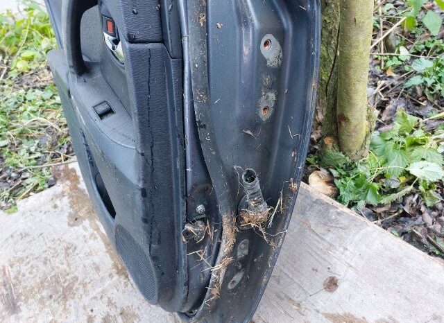 
								TOYOTA Bal hátsó Ajtó (Részeivel) full									