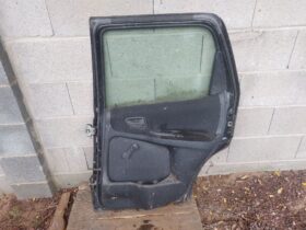 SUZUKI Jobb hátsó Ajtó (Részeivel)