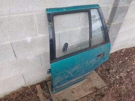 SUZUKI Jobb hátsó Ajtó (Részeivel)