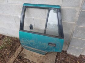 SUZUKI Jobb hátsó Ajtó (Részeivel)