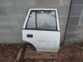 SUZUKI Jobb hátsó Ajtó (Részeivel)