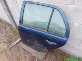 SKODA Bal hátsó Ajtó (Részeivel)