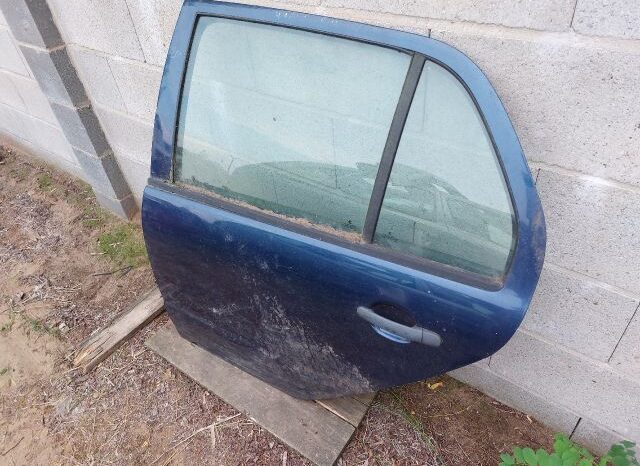
								SKODA Bal hátsó Ajtó (Részeivel) full									
