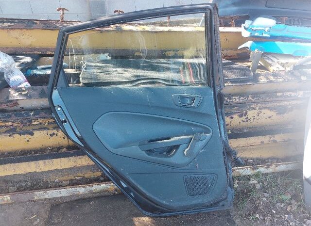 
								FORD Bal hátsó Ajtó (Részeivel) full									