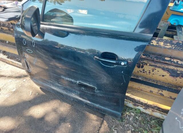 
								PEUGEOT Bal első Ajtó (Részeivel) full									