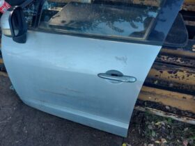 RENAULT Bal első Ajtó (Részeivel)