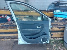 RENAULT Bal első Ajtó (Részeivel)