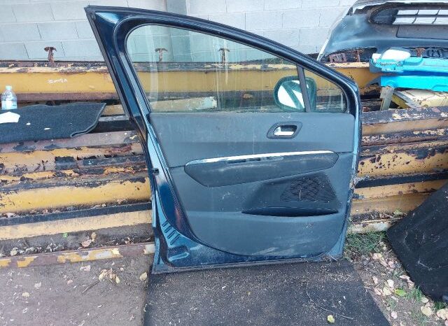 
								PEUGEOT Bal első Ajtó (Részeivel) full									