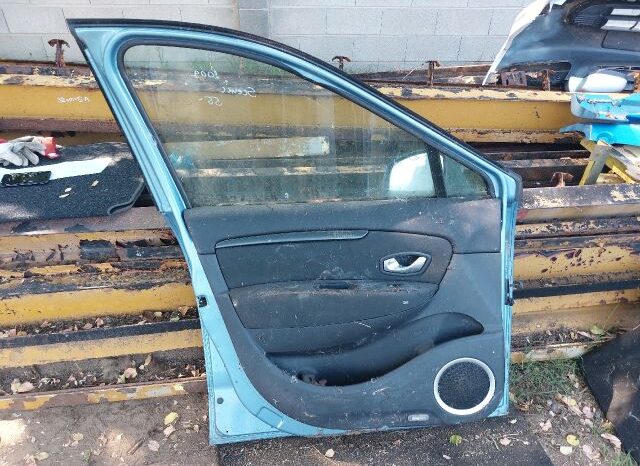 
								RENAULT Bal első Ajtó (Részeivel) full									