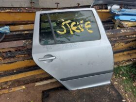 SKODA Jobb hátsó Ajtó (Részeivel)
