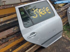 SKODA Jobb hátsó Ajtó (Részeivel)