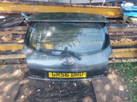 TOYOTA Csomagtérajtó (Részeivel)