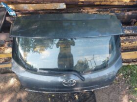 TOYOTA Csomagtérajtó (Részeivel)