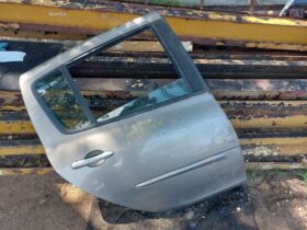RENAULT Jobb hátsó Ajtó (Részeivel)
