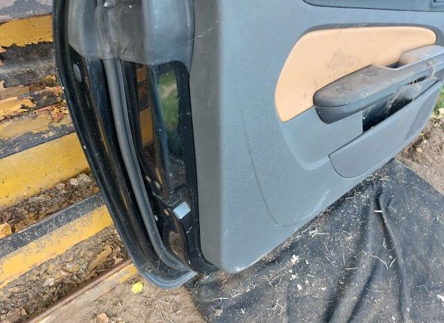 
								FORD Bal első Ajtó (Részeivel) full									