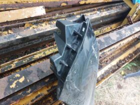 RENAULT Bal első Sárvédő