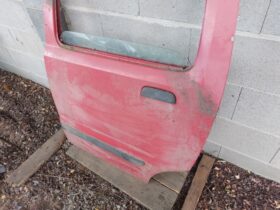 SUZUKI Bal hátsó Ajtó (Részeivel)