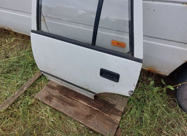 
								SUZUKI Bal hátsó Ajtó (Részeivel) full									