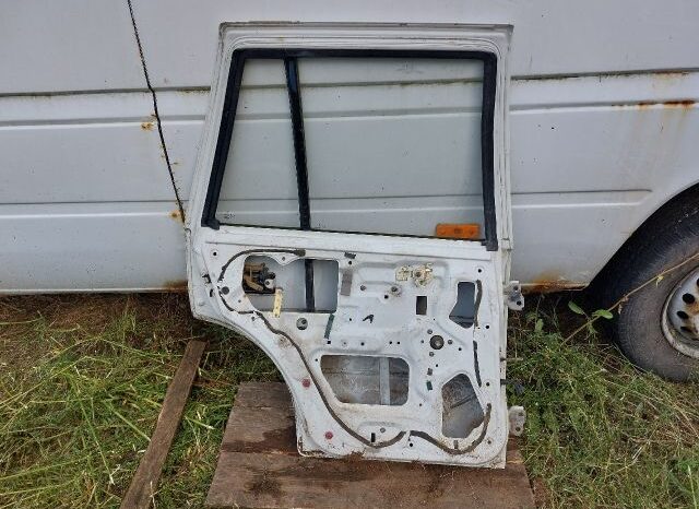 
								SUZUKI Bal hátsó Ajtó (Részeivel) full									