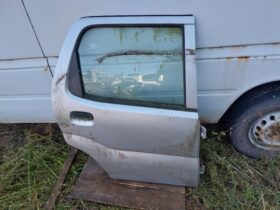 SUZUKI Jobb hátsó Ajtó (Részeivel)