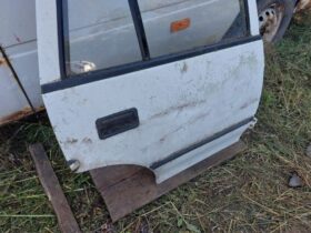 SUZUKI Jobb hátsó Ajtó (Részeivel)