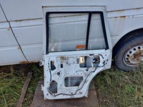 SUZUKI Jobb hátsó Ajtó (Részeivel)